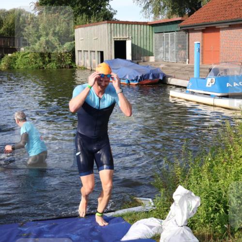 31.08.2025 - Elbe Triathlon Hamburg Luisa Fischer http://msf.ph/oto/8676562 31.08.2025 09:09:04 Schwimmen 418, 472, 511, 925 meine-sportfotos.de