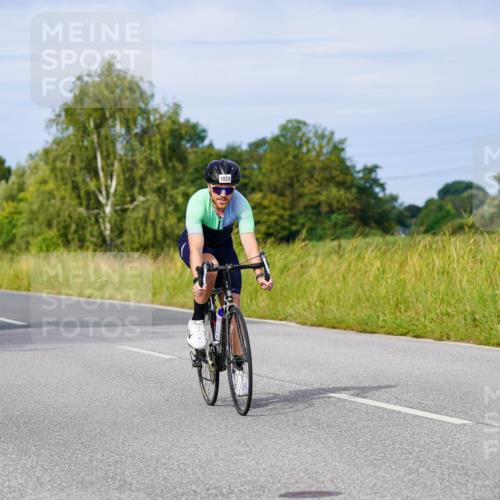 31.08.2025 - Elbe Triathlon Hamburg Michael Burmester http://msf.ph/oto/8676567 31.08.2025 10:24:27 Radfahren 703, 847, 943, 970, 972, 1028, 1074, 1083, 1099 meine-sportfotos.de