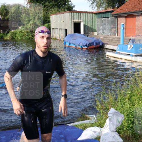 31.08.2025 - Elbe Triathlon Hamburg Luisa Fischer http://msf.ph/oto/8676569 31.08.2025 09:09:09 Schwimmen 417, 418, 472, 511 meine-sportfotos.de