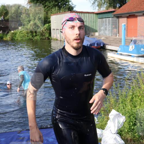 31.08.2025 - Elbe Triathlon Hamburg Luisa Fischer http://msf.ph/oto/8676571 31.08.2025 09:09:09 Schwimmen 417, 418, 472, 511 meine-sportfotos.de