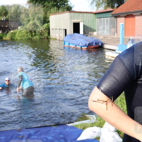 31.08.2025 - Elbe Triathlon Hamburg Luisa Fischer http://msf.ph/oto/8676572 31.08.2025 09:09:09 Schwimmen 417, 418, 472, 511 meine-sportfotos.de