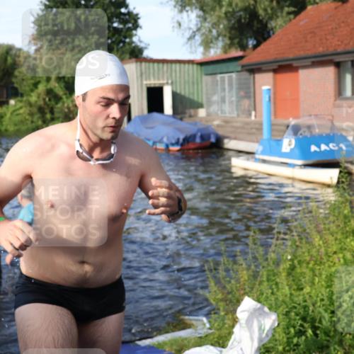 31.08.2025 - Elbe Triathlon Hamburg Luisa Fischer http://msf.ph/oto/8676579 31.08.2025 09:09:20 Schwimmen 406, 417, 651 meine-sportfotos.de