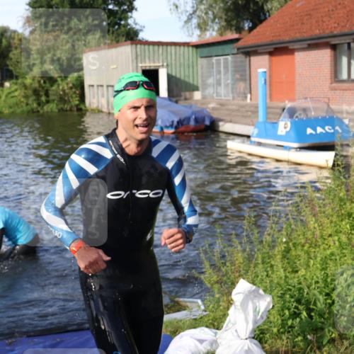 31.08.2025 - Elbe Triathlon Hamburg Luisa Fischer http://msf.ph/oto/8676585 31.08.2025 09:09:23 Schwimmen 406, 417, 546, 651 meine-sportfotos.de