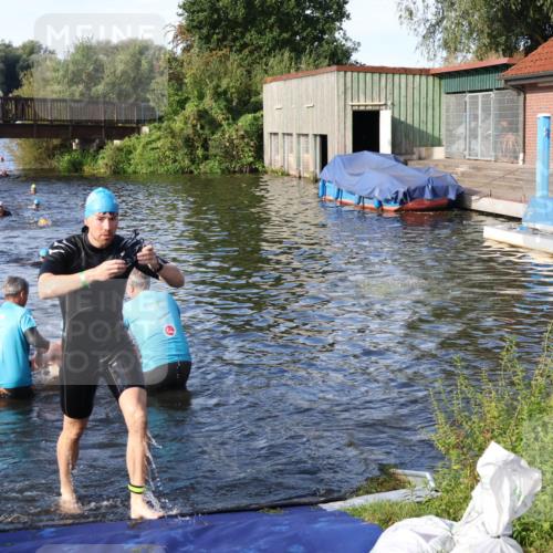 31.08.2025 - Elbe Triathlon Hamburg Luisa Fischer http://msf.ph/oto/8676591 31.08.2025 09:09:27 Schwimmen 406, 546, 651 meine-sportfotos.de