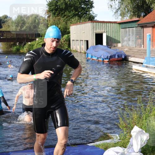 31.08.2025 - Elbe Triathlon Hamburg Luisa Fischer http://msf.ph/oto/8676601 31.08.2025 09:09:29 Schwimmen 406, 546 meine-sportfotos.de