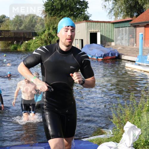 31.08.2025 - Elbe Triathlon Hamburg Luisa Fischer http://msf.ph/oto/8676603 31.08.2025 09:09:29 Schwimmen 406, 546 meine-sportfotos.de