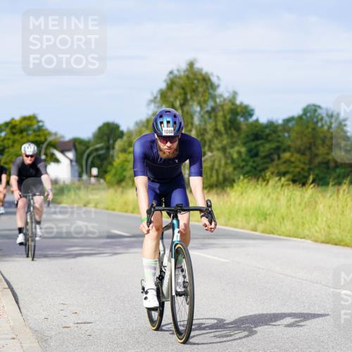31.08.2025 - Elbe Triathlon Hamburg Michael Burmester http://msf.ph/oto/8676613 31.08.2025 10:24:40 Radfahren 594, 863, 979, 994, 1075, 1080, 1092 meine-sportfotos.de
