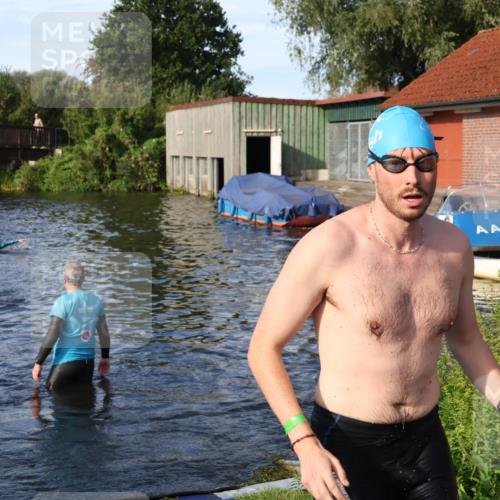 31.08.2025 - Elbe Triathlon Hamburg Luisa Fischer http://msf.ph/oto/8676616 31.08.2025 09:09:33 Schwimmen 390, 406, 546 meine-sportfotos.de