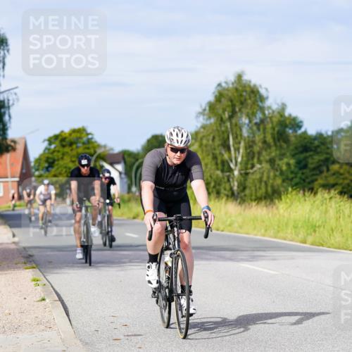 31.08.2025 - Elbe Triathlon Hamburg Michael Burmester http://msf.ph/oto/8676617 31.08.2025 10:24:42 Radfahren 594, 677, 863, 979, 994, 1075, 1080, 1092 meine-sportfotos.de