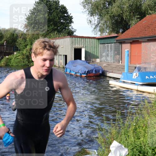 31.08.2025 - Elbe Triathlon Hamburg Luisa Fischer http://msf.ph/oto/8676619 31.08.2025 09:09:44 Schwimmen 390, 561 meine-sportfotos.de
