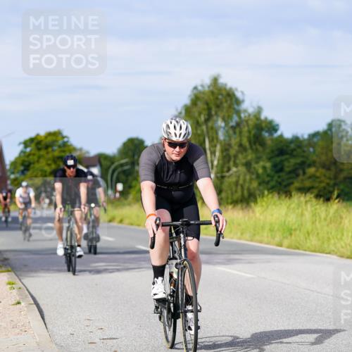 31.08.2025 - Elbe Triathlon Hamburg Michael Burmester http://msf.ph/oto/8676620 31.08.2025 10:24:42 Radfahren 594, 677, 863, 979, 994, 1075, 1080, 1092 meine-sportfotos.de
