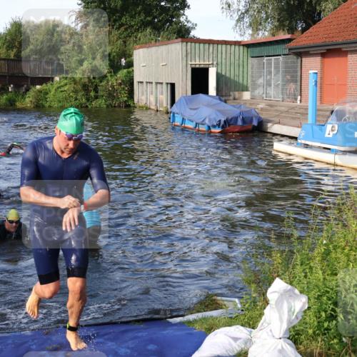 31.08.2025 - Elbe Triathlon Hamburg Luisa Fischer http://msf.ph/oto/8676625 31.08.2025 09:09:52 Schwimmen 459, 481, 561, 589, 646 meine-sportfotos.de