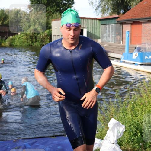 31.08.2025 - Elbe Triathlon Hamburg Luisa Fischer http://msf.ph/oto/8676630 31.08.2025 09:09:53 Schwimmen 459, 481, 561, 589, 646 meine-sportfotos.de