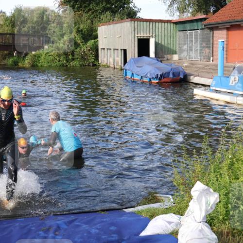 31.08.2025 - Elbe Triathlon Hamburg Luisa Fischer http://msf.ph/oto/8676641 31.08.2025 09:09:55 Schwimmen 459, 481, 561, 589, 646 meine-sportfotos.de