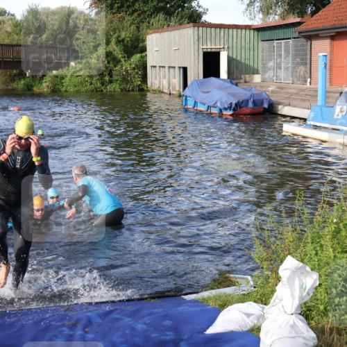 31.08.2025 - Elbe Triathlon Hamburg Luisa Fischer http://msf.ph/oto/8676642 31.08.2025 09:09:55 Schwimmen 459, 481, 561, 589, 646 meine-sportfotos.de