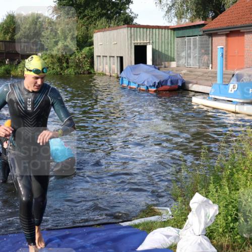 31.08.2025 - Elbe Triathlon Hamburg Luisa Fischer http://msf.ph/oto/8676648 31.08.2025 09:09:56 Schwimmen 459, 481, 561, 589, 646 meine-sportfotos.de