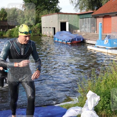 31.08.2025 - Elbe Triathlon Hamburg Luisa Fischer http://msf.ph/oto/8676650 31.08.2025 09:09:56 Schwimmen 459, 481, 561, 589, 646 meine-sportfotos.de