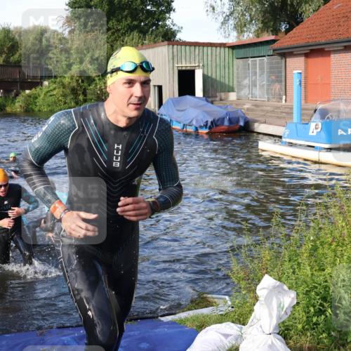 31.08.2025 - Elbe Triathlon Hamburg Luisa Fischer http://msf.ph/oto/8676651 31.08.2025 09:09:57 Schwimmen 459, 481, 589, 646 meine-sportfotos.de