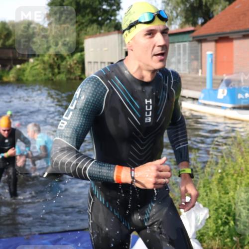 31.08.2025 - Elbe Triathlon Hamburg Luisa Fischer http://msf.ph/oto/8676653 31.08.2025 09:09:57 Schwimmen 459, 481, 589, 646 meine-sportfotos.de