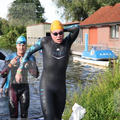 31.08.2025 - Elbe Triathlon Hamburg Luisa Fischer http://msf.ph/oto/8676677 31.08.2025 09:10:01 Schwimmen 459, 481, 589 meine-sportfotos.de