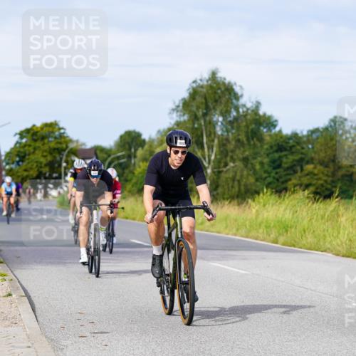 31.08.2025 - Elbe Triathlon Hamburg Michael Burmester http://msf.ph/oto/8676685 31.08.2025 10:25:03 Radfahren 446, 662, 782, 893, 929, 964, 1062 meine-sportfotos.de