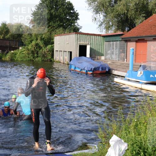 31.08.2025 - Elbe Triathlon Hamburg Luisa Fischer http://msf.ph/oto/8676690 31.08.2025 09:10:10 Schwimmen 432, 473, 478, 658 meine-sportfotos.de