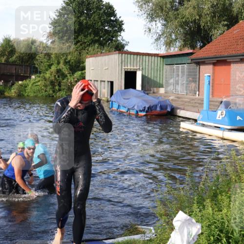 31.08.2025 - Elbe Triathlon Hamburg Luisa Fischer http://msf.ph/oto/8676696 31.08.2025 09:10:11 Schwimmen 432, 473, 478, 658 meine-sportfotos.de