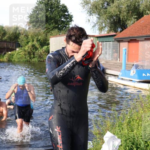 31.08.2025 - Elbe Triathlon Hamburg Luisa Fischer http://msf.ph/oto/8676704 31.08.2025 09:10:13 Schwimmen 432, 473, 478, 658 meine-sportfotos.de