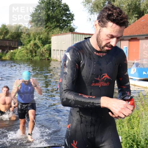 31.08.2025 - Elbe Triathlon Hamburg Luisa Fischer http://msf.ph/oto/8676706 31.08.2025 09:10:13 Schwimmen 432, 473, 478, 658 meine-sportfotos.de