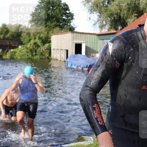 31.08.2025 - Elbe Triathlon Hamburg Luisa Fischer http://msf.ph/oto/8676707 31.08.2025 09:10:13 Schwimmen 432, 473, 478, 658 meine-sportfotos.de