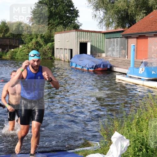 31.08.2025 - Elbe Triathlon Hamburg Luisa Fischer http://msf.ph/oto/8676710 31.08.2025 09:10:14 Schwimmen 432, 473, 478, 658 meine-sportfotos.de