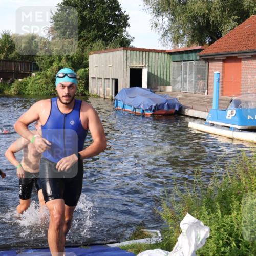 31.08.2025 - Elbe Triathlon Hamburg Luisa Fischer http://msf.ph/oto/8676714 31.08.2025 09:10:14 Schwimmen 432, 473, 478, 658 meine-sportfotos.de