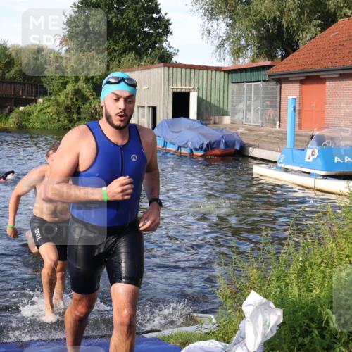 31.08.2025 - Elbe Triathlon Hamburg Luisa Fischer http://msf.ph/oto/8676715 31.08.2025 09:10:15 Schwimmen 432, 473, 478, 658 meine-sportfotos.de