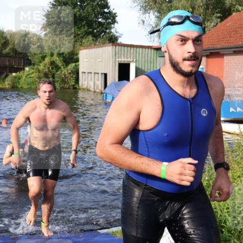 31.08.2025 - Elbe Triathlon Hamburg Luisa Fischer http://msf.ph/oto/8676718 31.08.2025 09:10:15 Schwimmen 432, 473, 478, 658 meine-sportfotos.de
