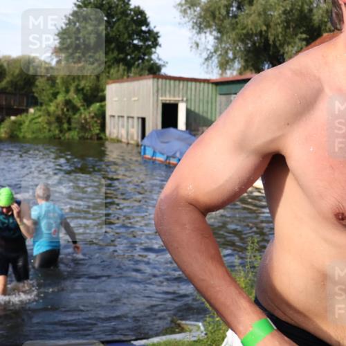 31.08.2025 - Elbe Triathlon Hamburg Luisa Fischer http://msf.ph/oto/8676726 31.08.2025 09:10:17 Schwimmen 432, 473, 478 meine-sportfotos.de
