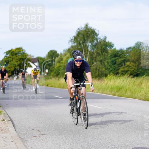 31.08.2025 - Elbe Triathlon Hamburg Michael Burmester http://msf.ph/oto/8676727 31.08.2025 10:25:12 Radfahren 782, 929, 955, 958, 966, 1003, 1039, 1094, 1096 meine-sportfotos.de