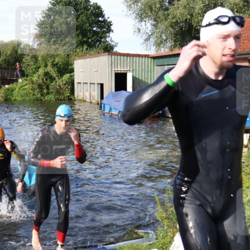 31.08.2025 - Elbe Triathlon Hamburg Luisa Fischer http://msf.ph/oto/8676752 31.08.2025 09:10:35 Schwimmen 454, 499, 603, 655, 834 meine-sportfotos.de
