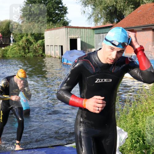 31.08.2025 - Elbe Triathlon Hamburg Luisa Fischer http://msf.ph/oto/8676761 31.08.2025 09:10:36 Schwimmen 454, 499, 603, 655, 834 meine-sportfotos.de