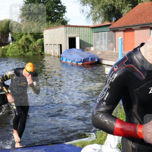 31.08.2025 - Elbe Triathlon Hamburg Luisa Fischer http://msf.ph/oto/8676762 31.08.2025 09:10:37 Schwimmen 454, 499, 603, 655 meine-sportfotos.de