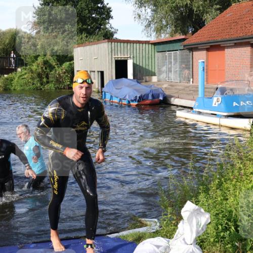 31.08.2025 - Elbe Triathlon Hamburg Luisa Fischer http://msf.ph/oto/8676765 31.08.2025 09:10:37 Schwimmen 454, 499, 603, 655 meine-sportfotos.de