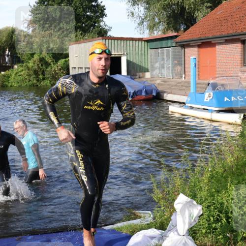 31.08.2025 - Elbe Triathlon Hamburg Luisa Fischer http://msf.ph/oto/8676766 31.08.2025 09:10:38 Schwimmen 499, 603, 655 meine-sportfotos.de