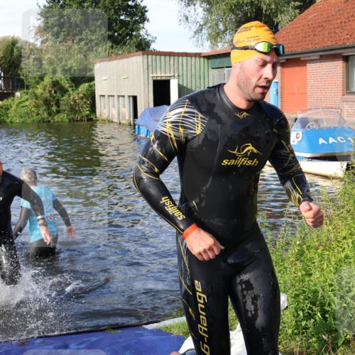 31.08.2025 - Elbe Triathlon Hamburg Luisa Fischer http://msf.ph/oto/8676770 31.08.2025 09:10:38 Schwimmen 499, 603, 655 meine-sportfotos.de