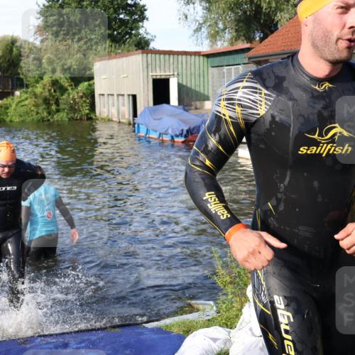 31.08.2025 - Elbe Triathlon Hamburg Luisa Fischer http://msf.ph/oto/8676771 31.08.2025 09:10:39 Schwimmen 499, 603, 655 meine-sportfotos.de