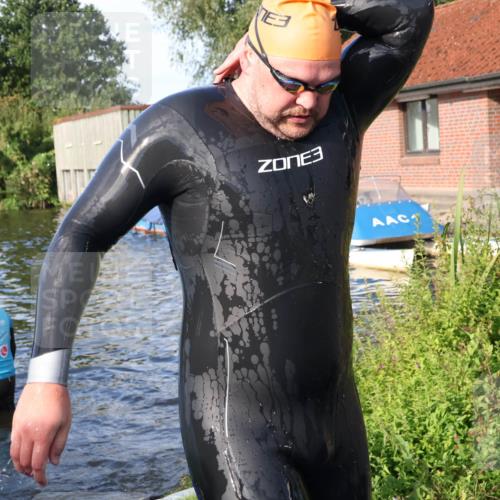 31.08.2025 - Elbe Triathlon Hamburg Luisa Fischer http://msf.ph/oto/8676787 31.08.2025 09:10:41 Schwimmen 499, 603 meine-sportfotos.de