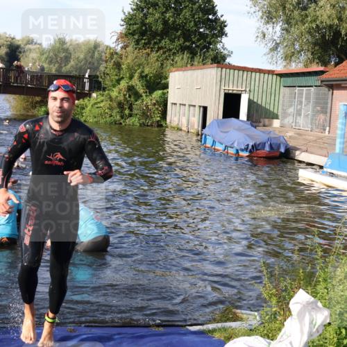 31.08.2025 - Elbe Triathlon Hamburg Luisa Fischer http://msf.ph/oto/8676792 31.08.2025 09:10:56 Schwimmen 428, 595, 648 meine-sportfotos.de