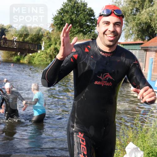 31.08.2025 - Elbe Triathlon Hamburg Luisa Fischer http://msf.ph/oto/8676800 31.08.2025 09:10:57 Schwimmen 428, 595, 648 meine-sportfotos.de