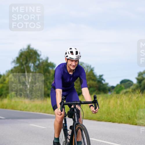 31.08.2025 - Elbe Triathlon Hamburg Michael Burmester http://msf.ph/oto/8676805 31.08.2025 10:25:25 Radfahren 935, 1008, 1021 meine-sportfotos.de