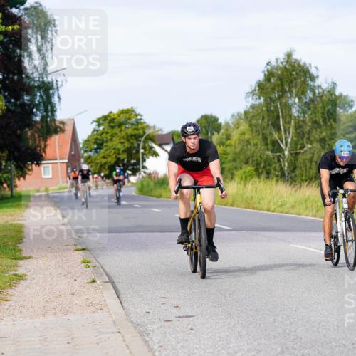 31.08.2025 - Elbe Triathlon Hamburg Michael Burmester http://msf.ph/oto/8676814 31.08.2025 10:25:38 Radfahren 692, 948, 954, 1026 meine-sportfotos.de