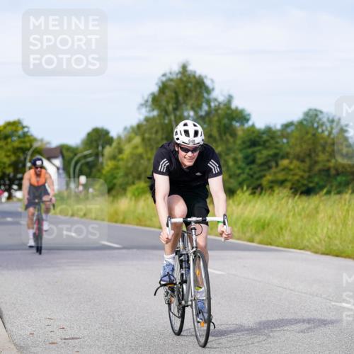 31.08.2025 - Elbe Triathlon Hamburg Michael Burmester http://msf.ph/oto/8676838 31.08.2025 10:25:44 Radfahren 692, 948, 1054, 1133 meine-sportfotos.de