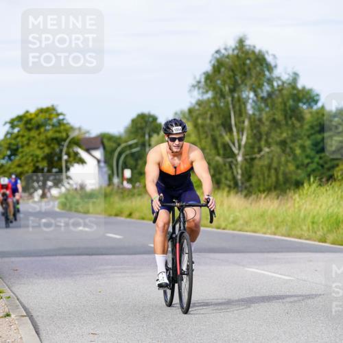 31.08.2025 - Elbe Triathlon Hamburg Michael Burmester http://msf.ph/oto/8676840 31.08.2025 10:25:45 Radfahren 692, 948, 973, 1054, 1060, 1133 meine-sportfotos.de